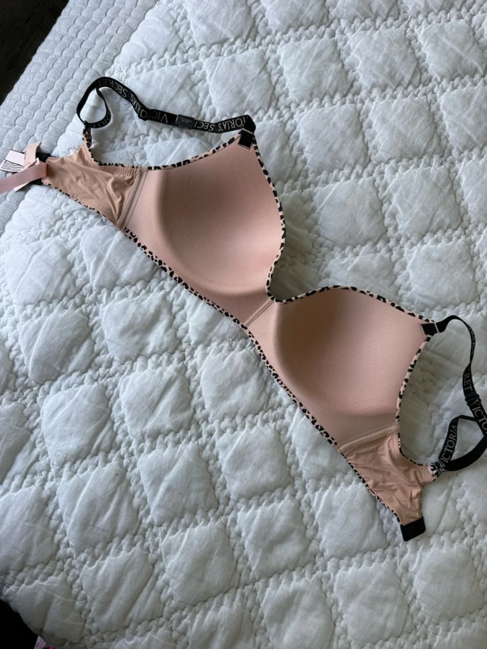 Victoria's Secret Pink Leopard Print T-Shirt Bra with Black Straps - Picture 4 of 5